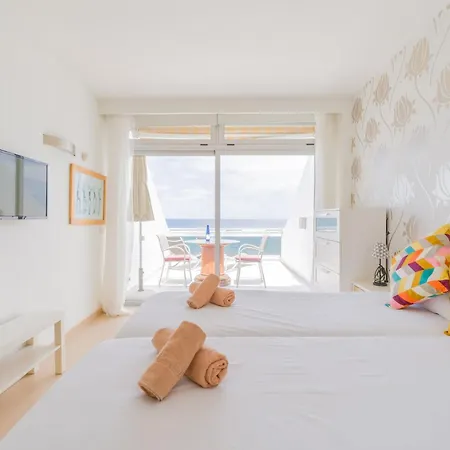 Beachfront In Palmas With Terrace Semesterbostad